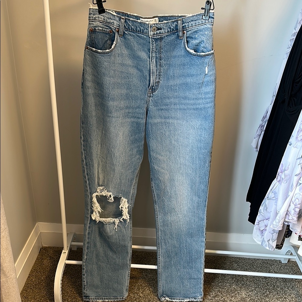 A&F 90s Straight Ultra High Rise